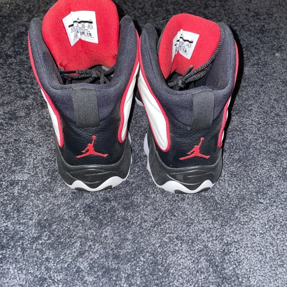 Jordan Sneakers - Picture 3 of 4